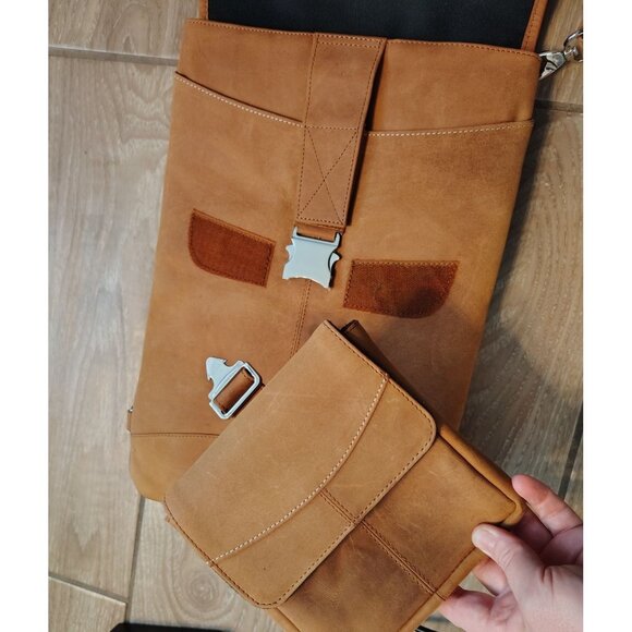 Michael Santoro Design Premium Brown Leather Vertical Briefcase MacCase Strap - Picture 6 of 12